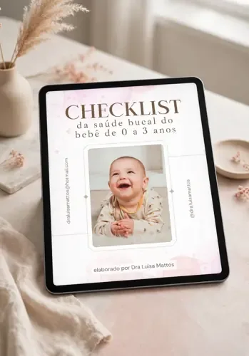 Manual aberto em um tablet